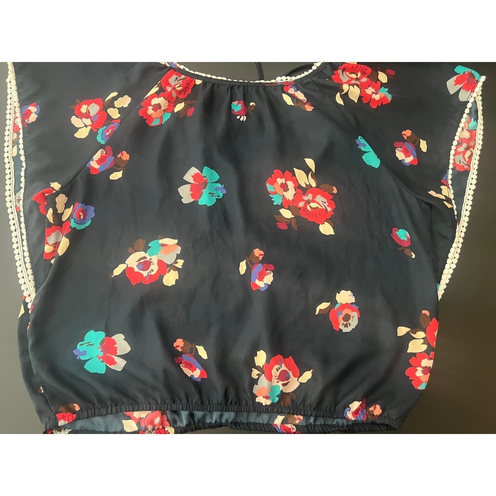 American Eagle Floral Blouse Navy Blue Crochet Lace Trim Medium (1053) - Picture 10 of 12